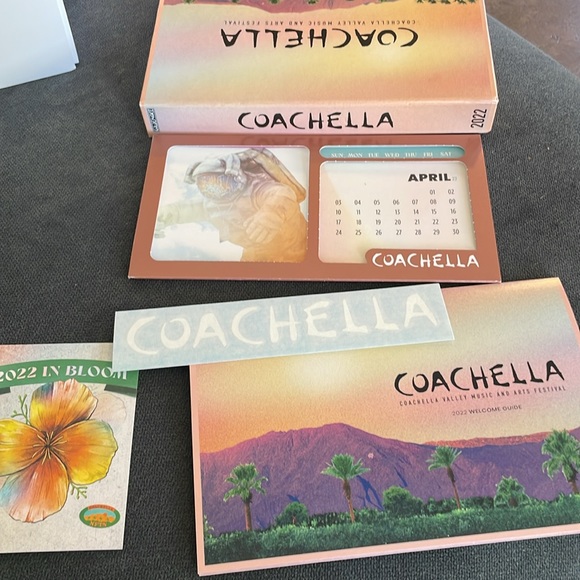 Coachella 2022 box - Picture 2 of 2